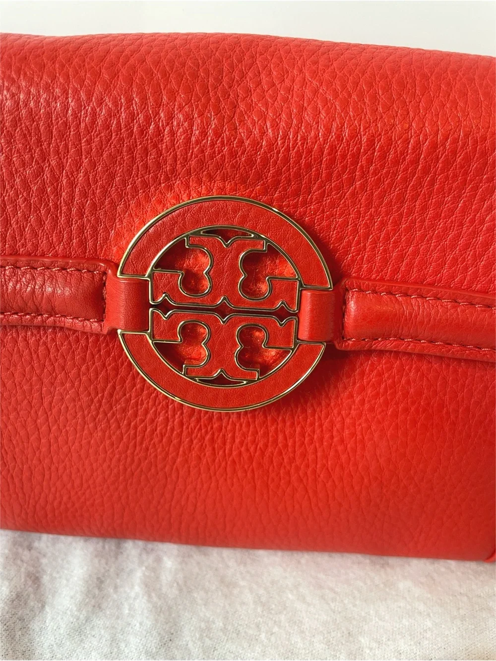 Tory Burch Red Shoulder Bag Logo Pattern Gold Chain Strap Snap Closure
